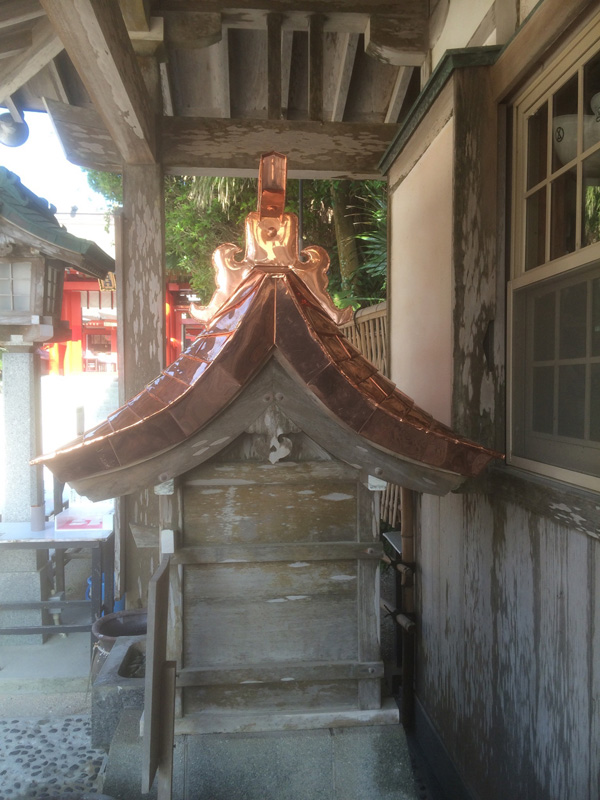 青島神社社務所横の末舎施工画像